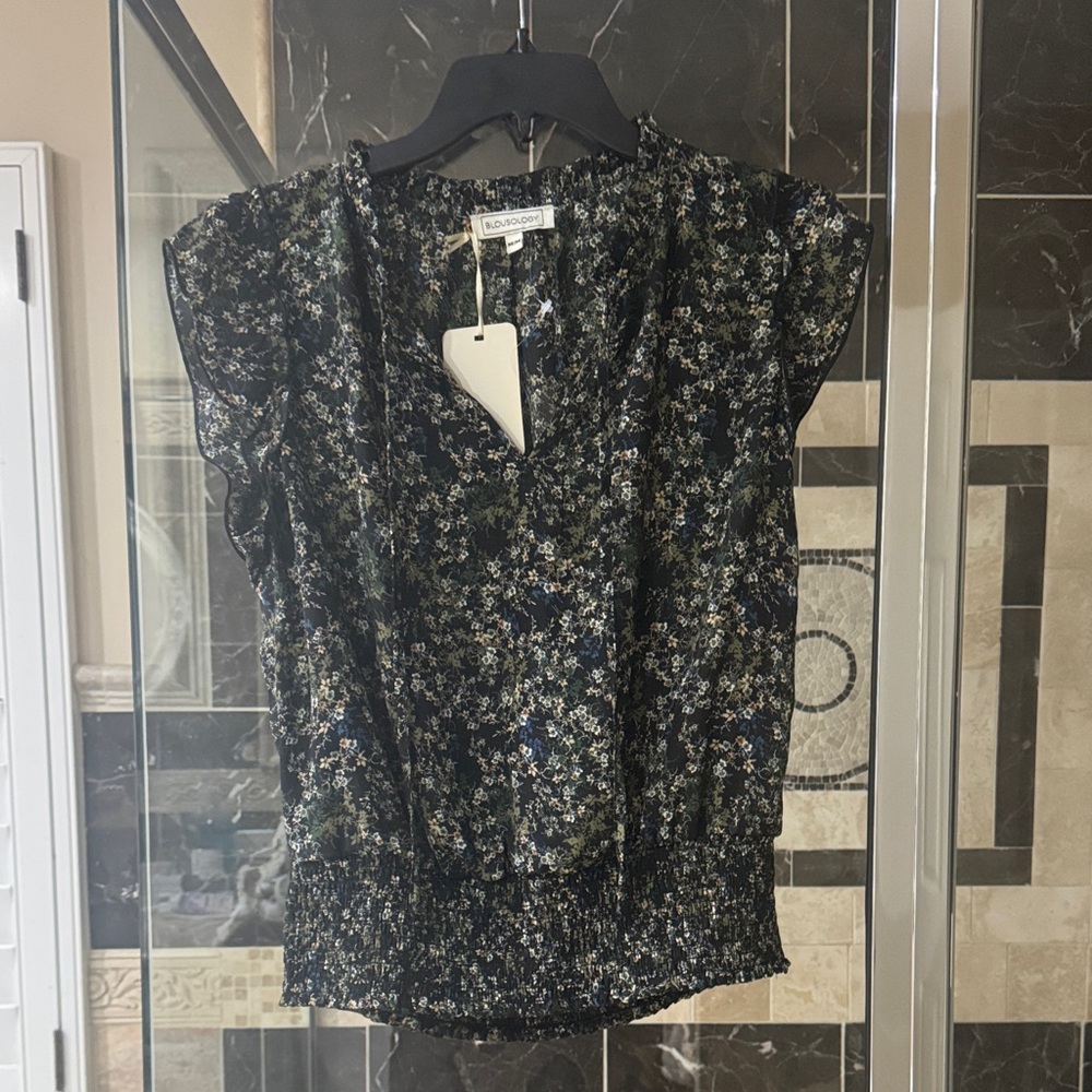 Bouqsblack Floral Short Sleeve V-Neck Smocked Hem Blouse - Black Multi